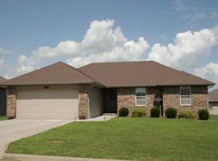 1126 S Hazelnut Ave, Springfield, MO 65802