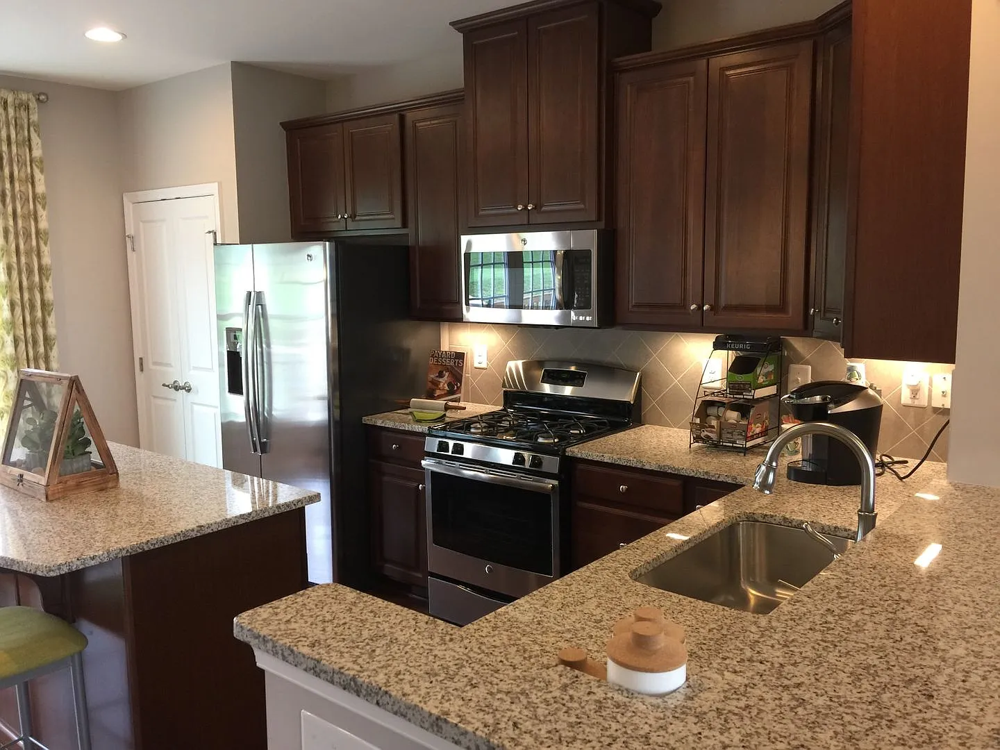 *Upcoming* End Unit Luxury 3 Story Town-home Located In Logan's Reserve In Springfield Township — Photo 3