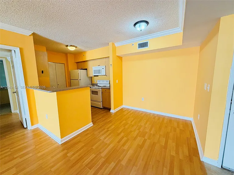 1919 Van Buren St #620A — Photo 13