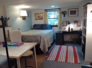 6 Woodlawn Rd, Hadley, MA 01035