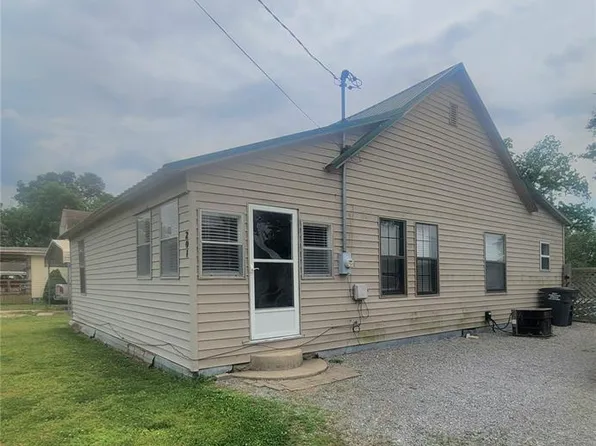 201 S Bates St, Sikeston, MO 63801
