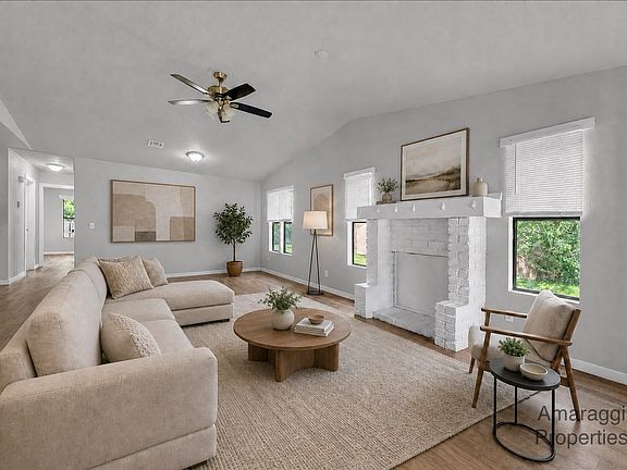 3rd image of 1012 N Turtle Creek Dr