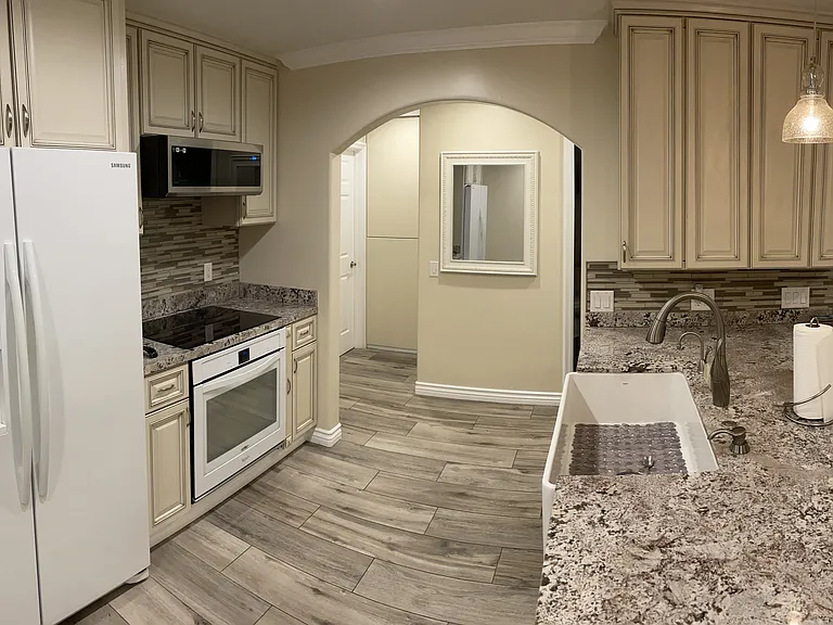 E Surfside Dr — Photo 4