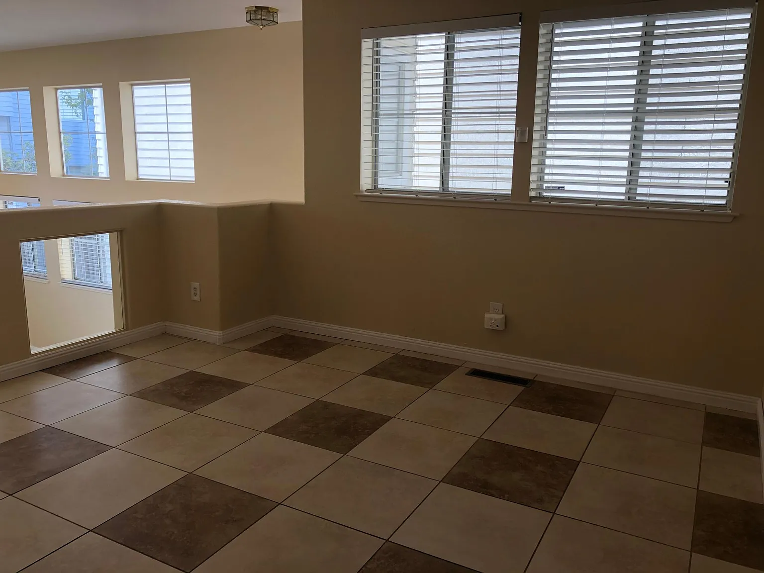 3 bed, 1935 sqft, $5,300 — Photo 4