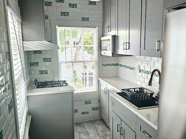 901 White St APT 2