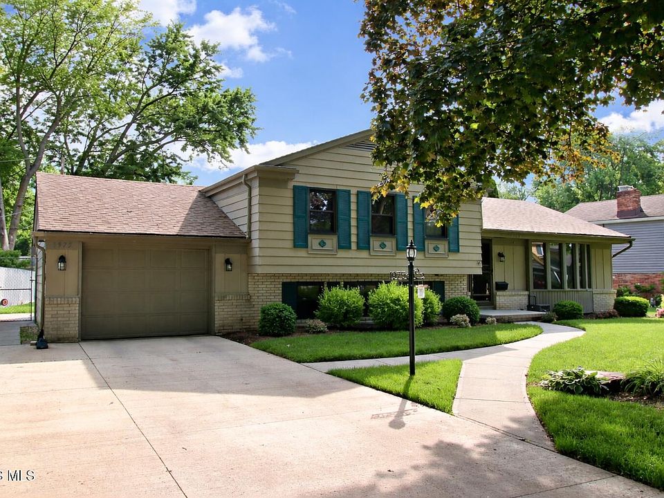 1st image of 1975 Colony Dr