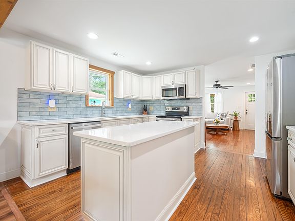 3rd image of 1600 Beaver Rd.