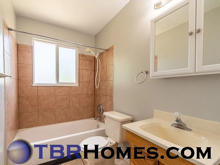 14435 Olmsted Dr — Photo 10