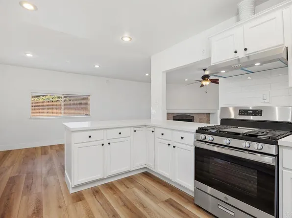 4919 Roja Dr, Oceanside, CA 92057