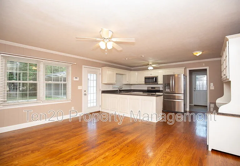 5827 Gene Ave — Photo 17