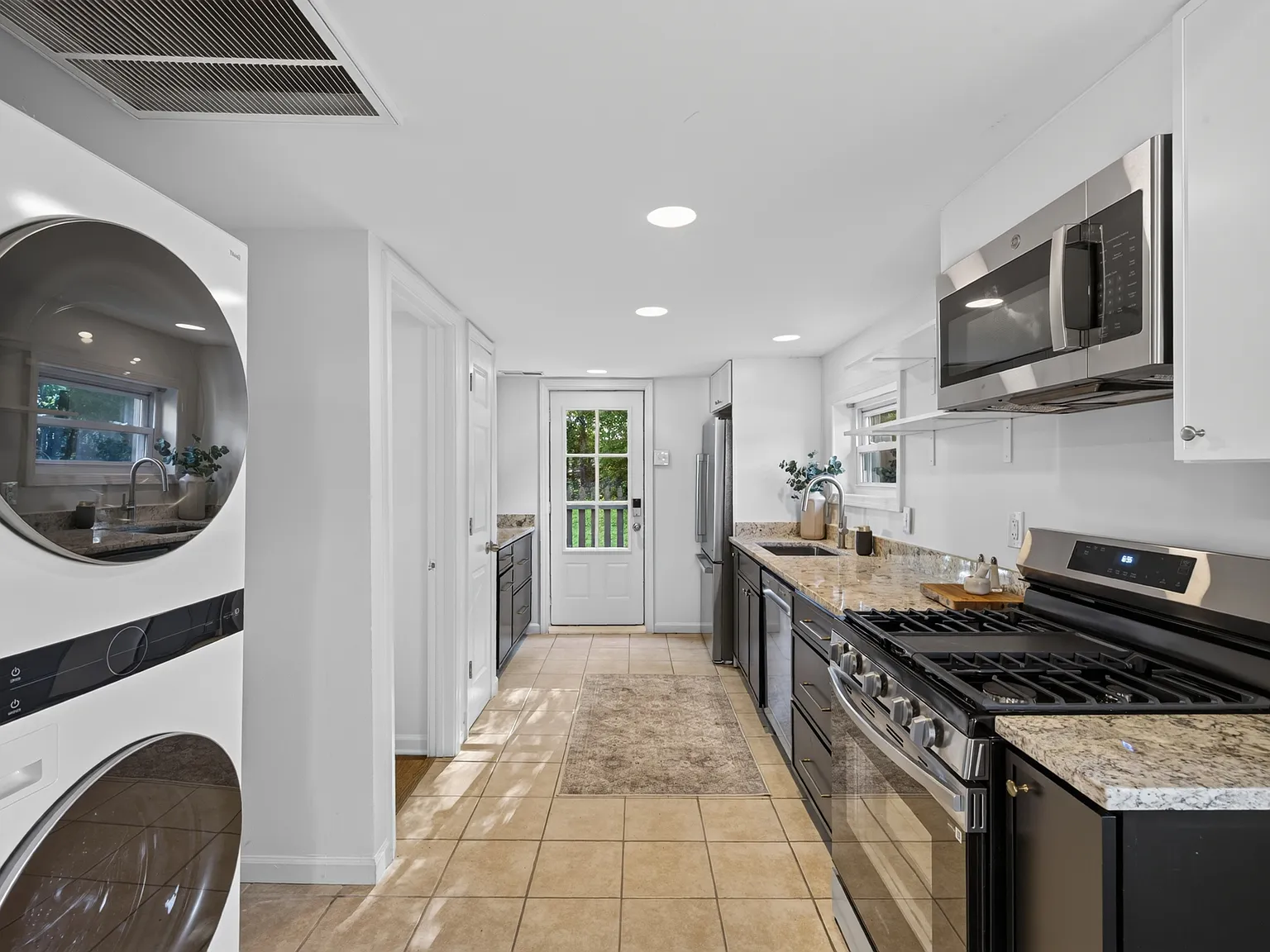 1 bed, 592 sqft, $1,200 — Photo 4