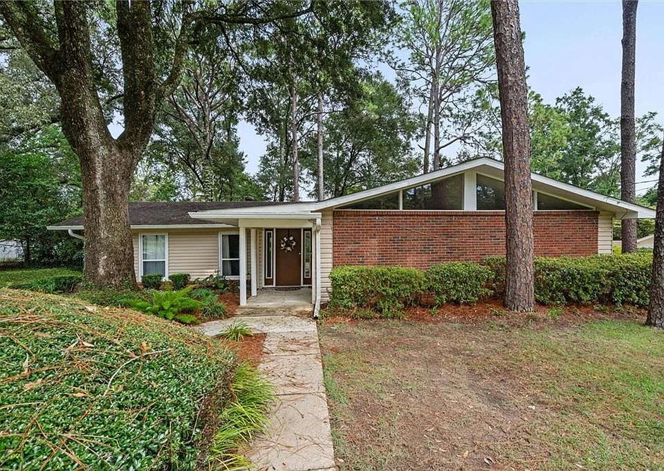 1st image of 1018 Woodside Dr W