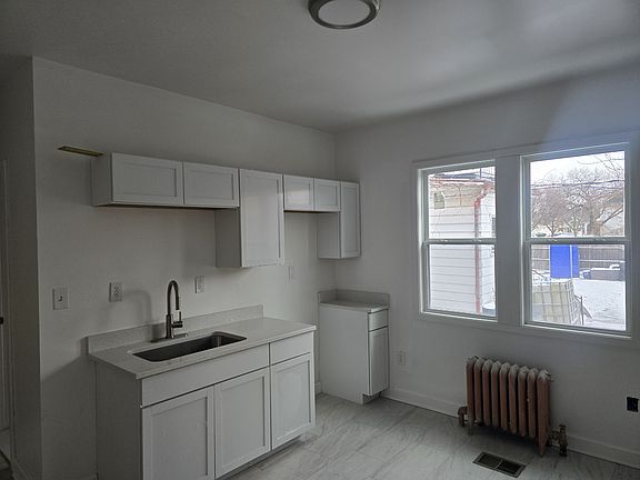 2nd image of 3631 Helen St