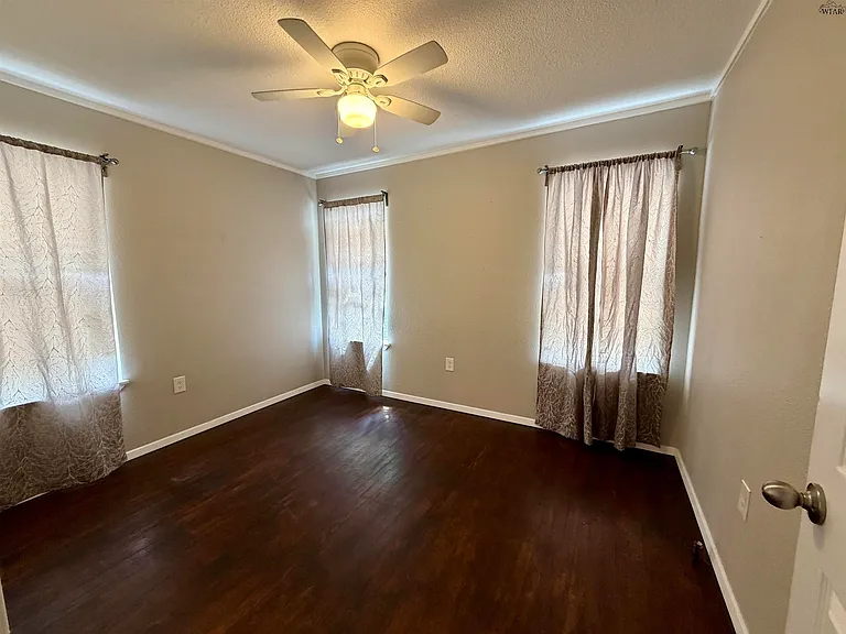 404 N West Ave — Photo 12