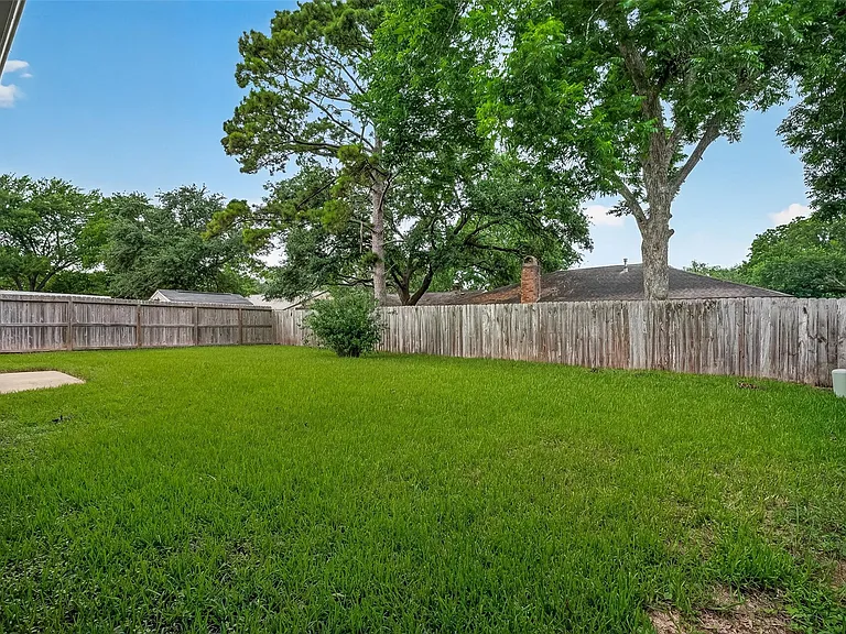 16451 Cavendish Dr — Photo 32