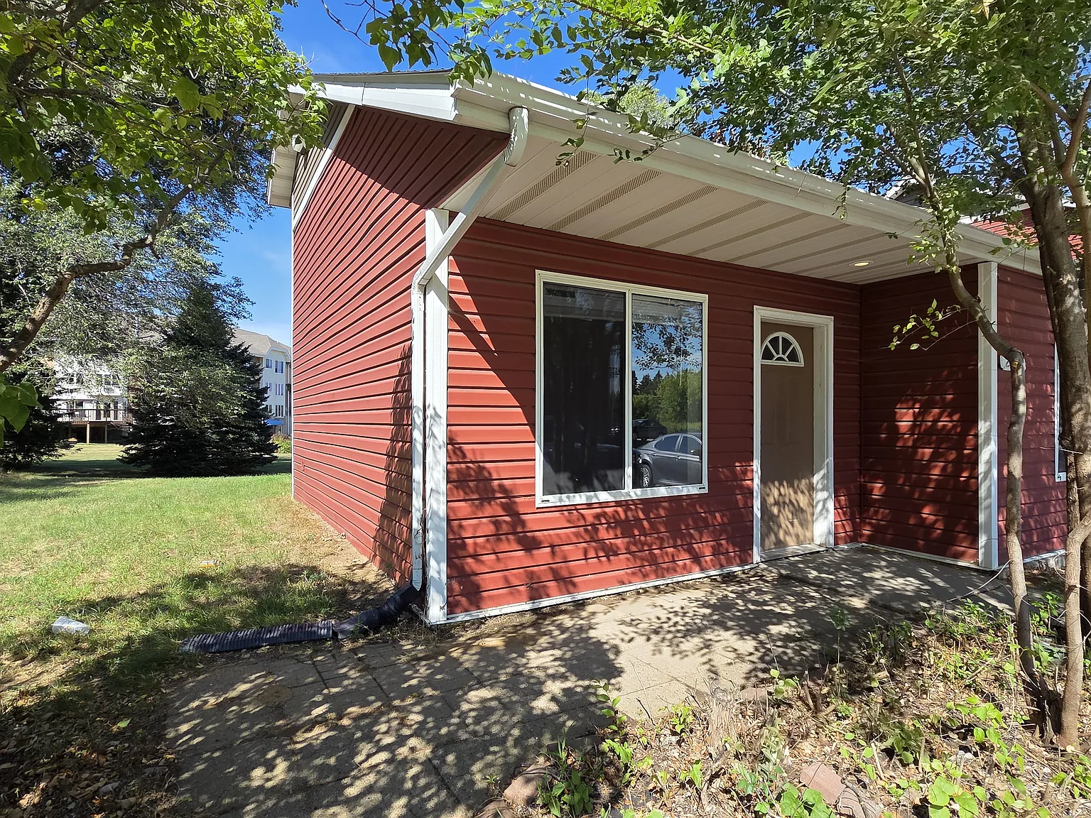 2 bed, $995 — Photo 1