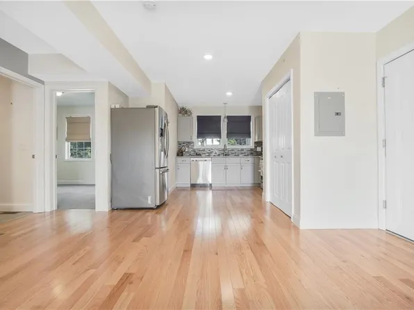 60 Village Grn S #7, Riverside, RI 02915