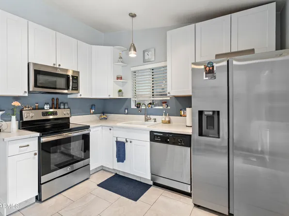 421 E BEHREND Drive, Phoenix, AZ 85024