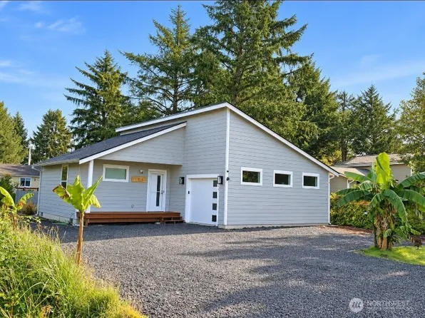 146 N Port Loop NW, Ocean Shores, WA 98569
