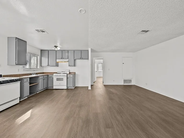 38501 Larkin Ave #4 — Photo 11