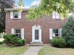 1970 Arona St, Roseville, MN 55113