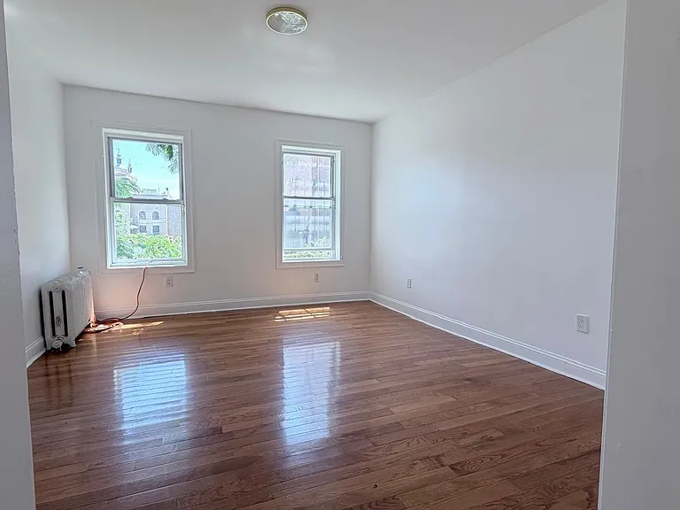 11 Gifford Ave #13E — Photo 4