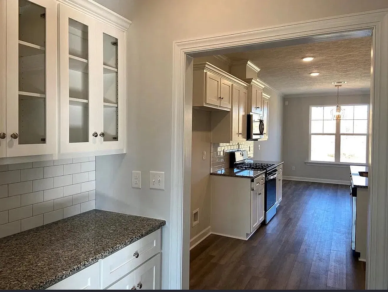 4 bed, 2742 sqft, $2,490 — Photo 3