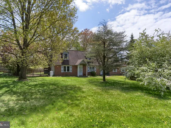 3606 Roundtop Rd, Elizabethtown, PA 17022