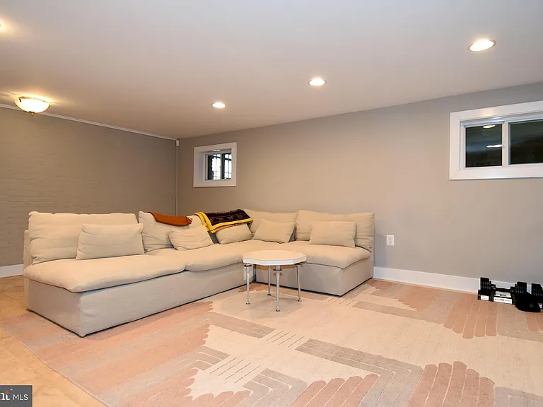 1528 Spring Pl NW — Photo 17