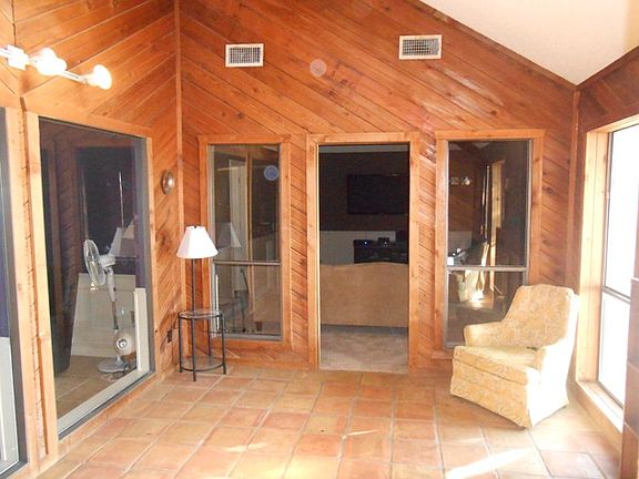 5th image of 808 Lakeshore Dr