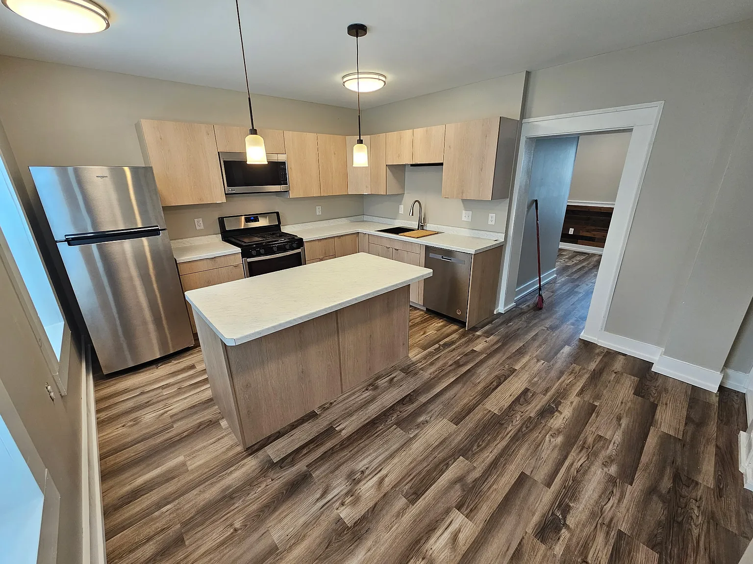 4 bed, 3248 sqft, $2,400 — Photo 3