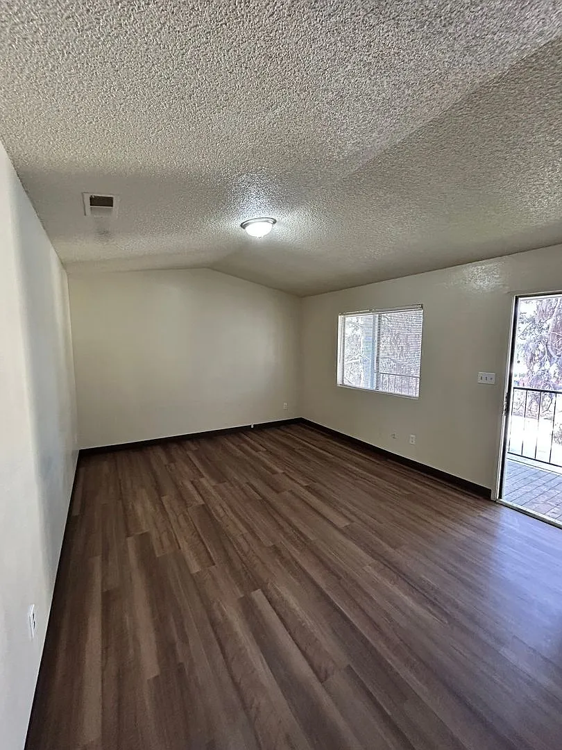 038- 3313 Chester Ln — Photo 3