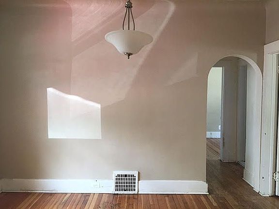 2nd image of 950 La Salle Ave