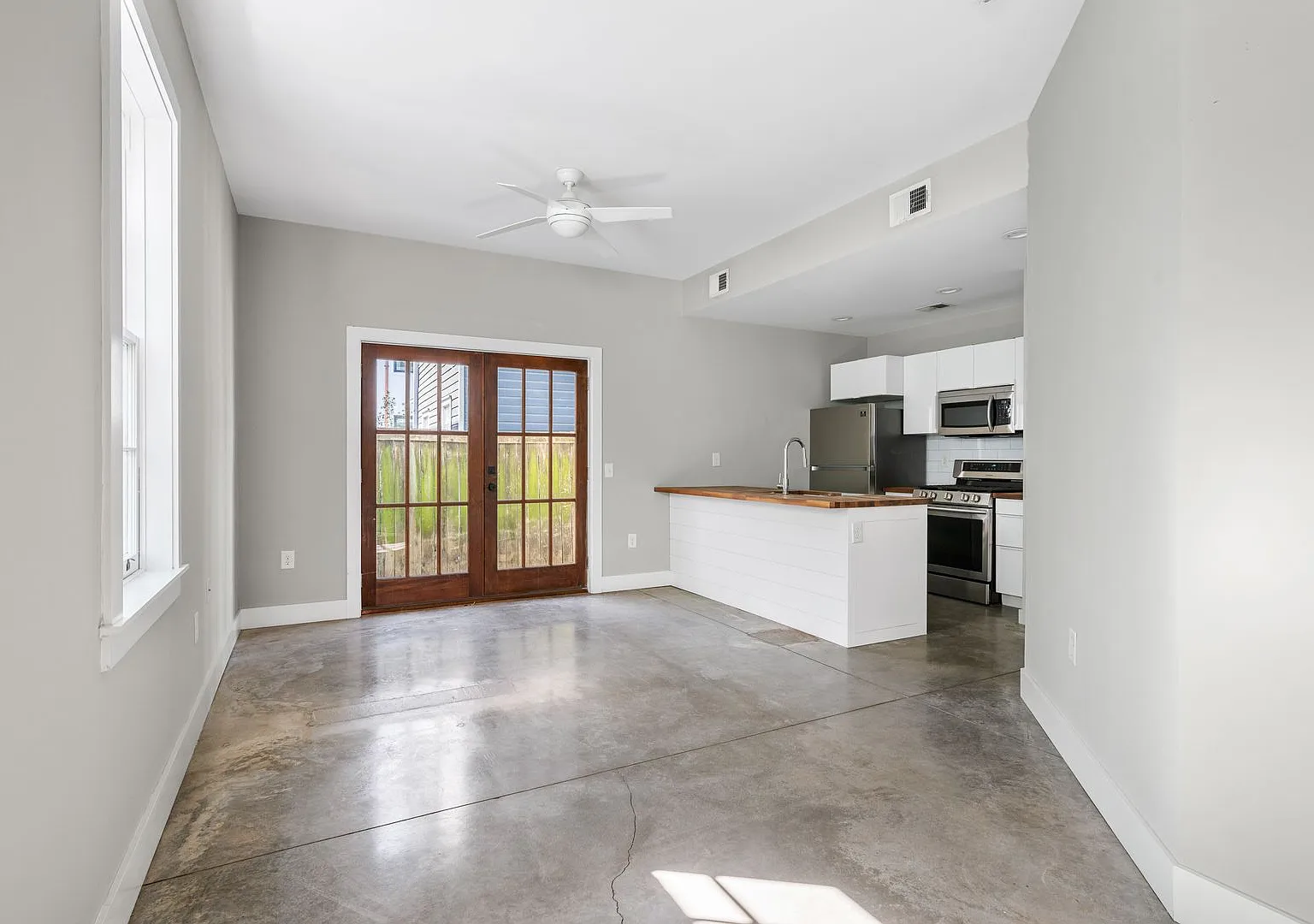 195 Smith Street, Unit B — Photo 1