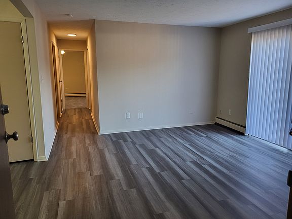 4th image of 26 Chateau Pl APT 9