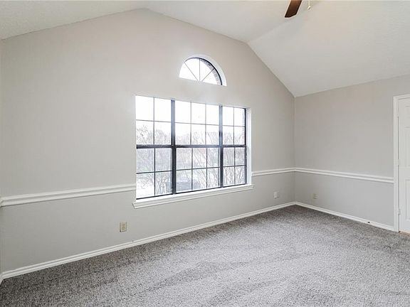 3rd image of 414 Clayton St
