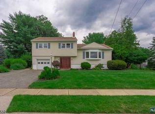 31 Garvey Rd, Wayne, NJ 07470