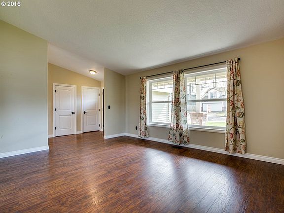 3rd image of 6521 SE Ariel St