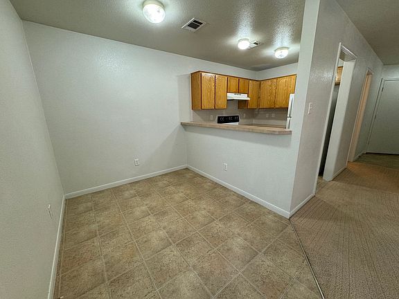 5th image of 504 Manhattan Dr APT A