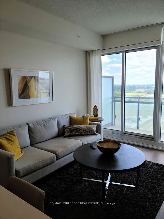 The Signature Residence — Photo 4