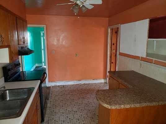 3rd image of 1713 Glenn St