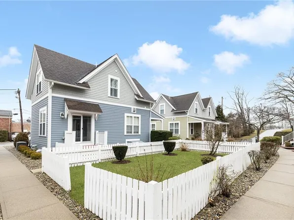 38 Greene St APT 7, East Greenwich, RI 02818