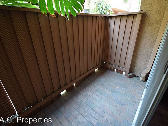 5th image of 11107 La Maida St #9459893