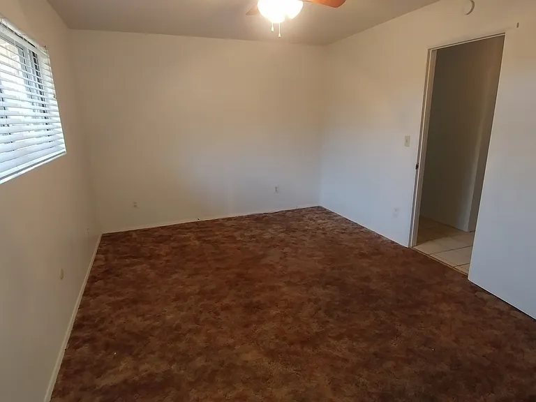 4184 Sherwood Ct — Photo 6