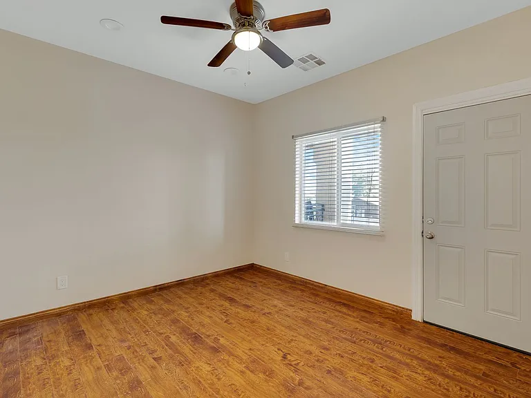 Desert View Apartments — Photo 40
