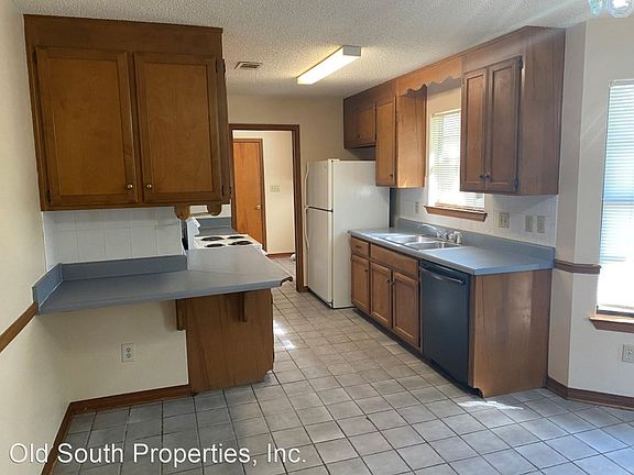 4th image of 824 Christian Dr