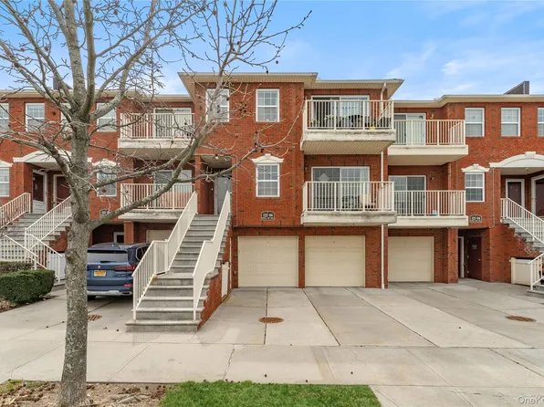 12206 Powells Cove Boulevard #132, College Point, NY 11356
