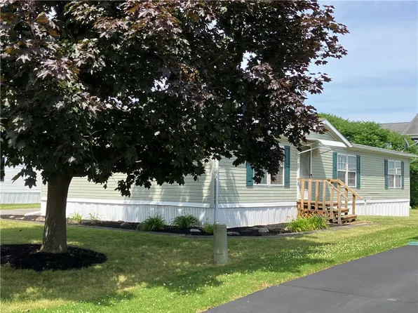 6335 Murphy Dr, Victor, NY 14564
