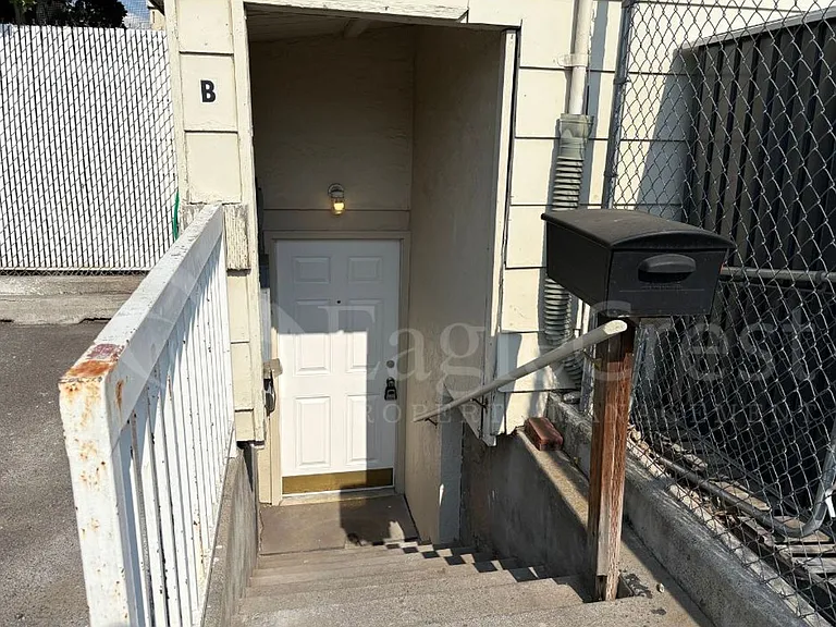 706 S College Ave — Photo 3
