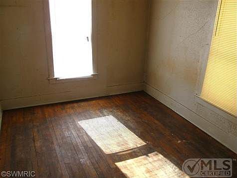 3rd image of 94 Kingman Ave E